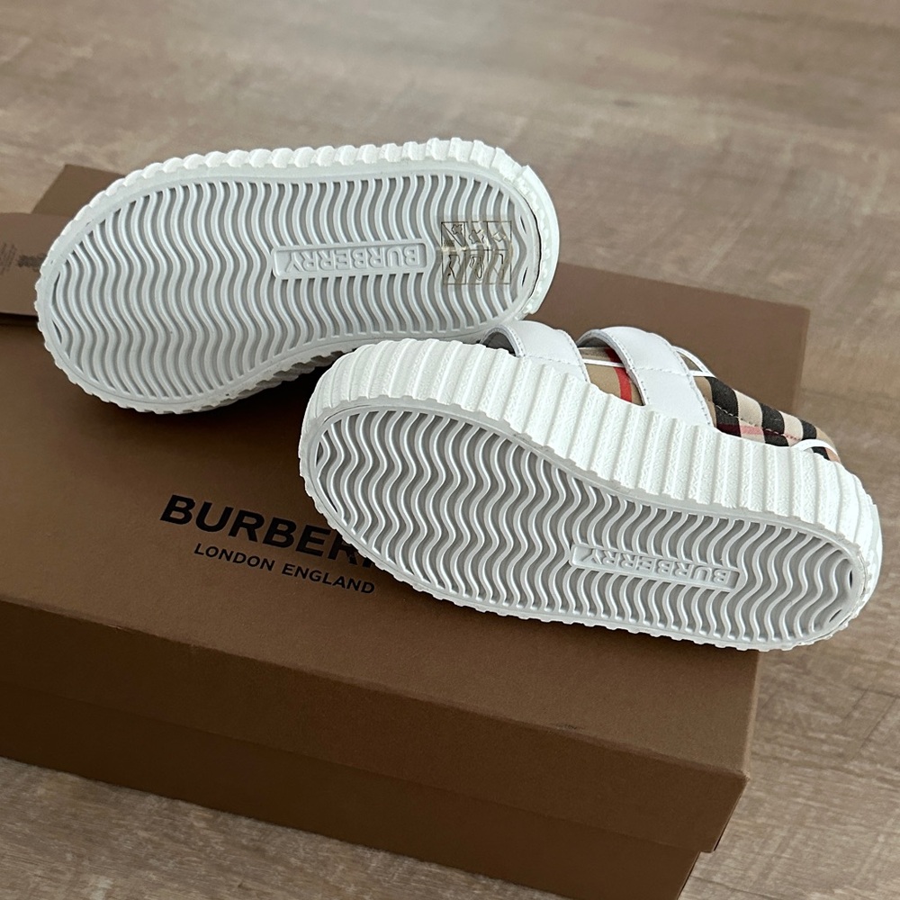 Burberry Kids Sneakers - Picture 3 of 4